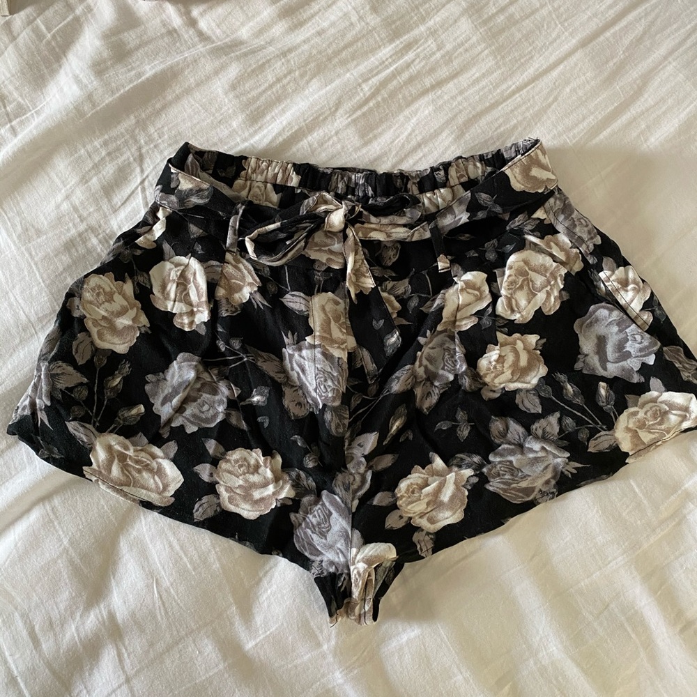 Aritzia Floral Flowy Shorts